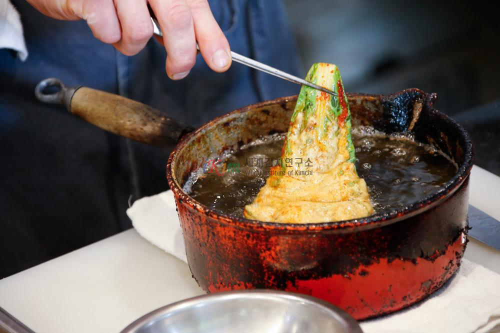 몰트시럽으로 코팅된 김치의  재료 이미지입니다.