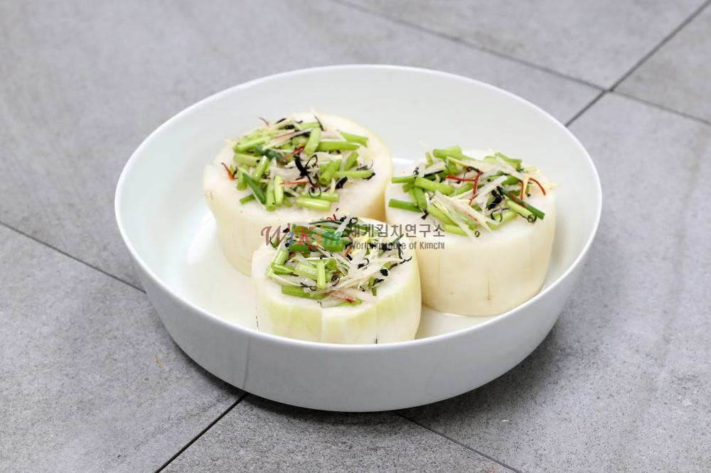 석류김치의 대표 이미지입니다.