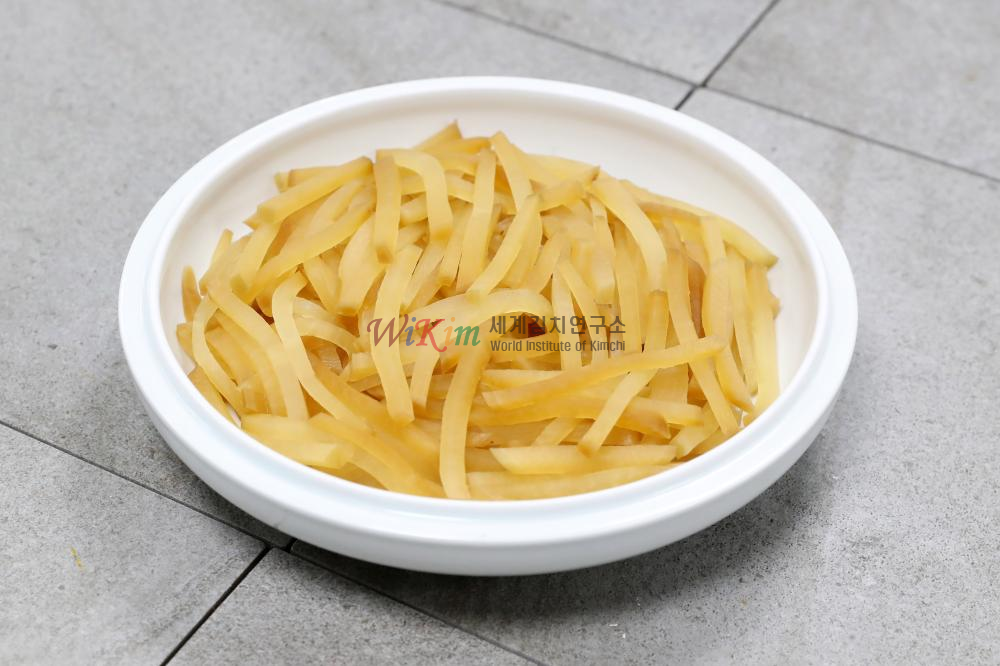 꺼먹김치의 대표 이미지입니다.