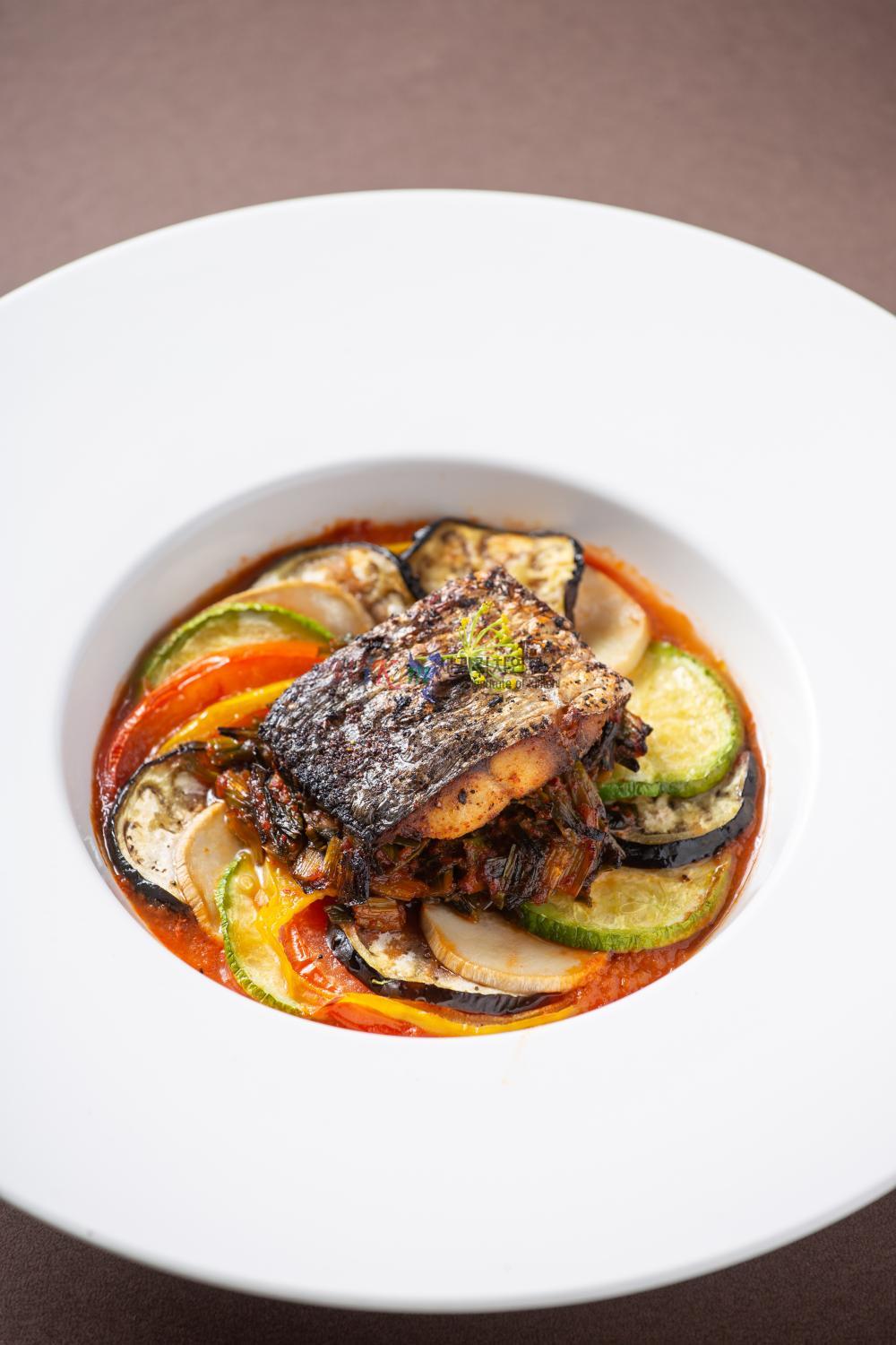 오방색 파김치 라따뚜이와 김치 삼치구이의 대표 이미지입니다.