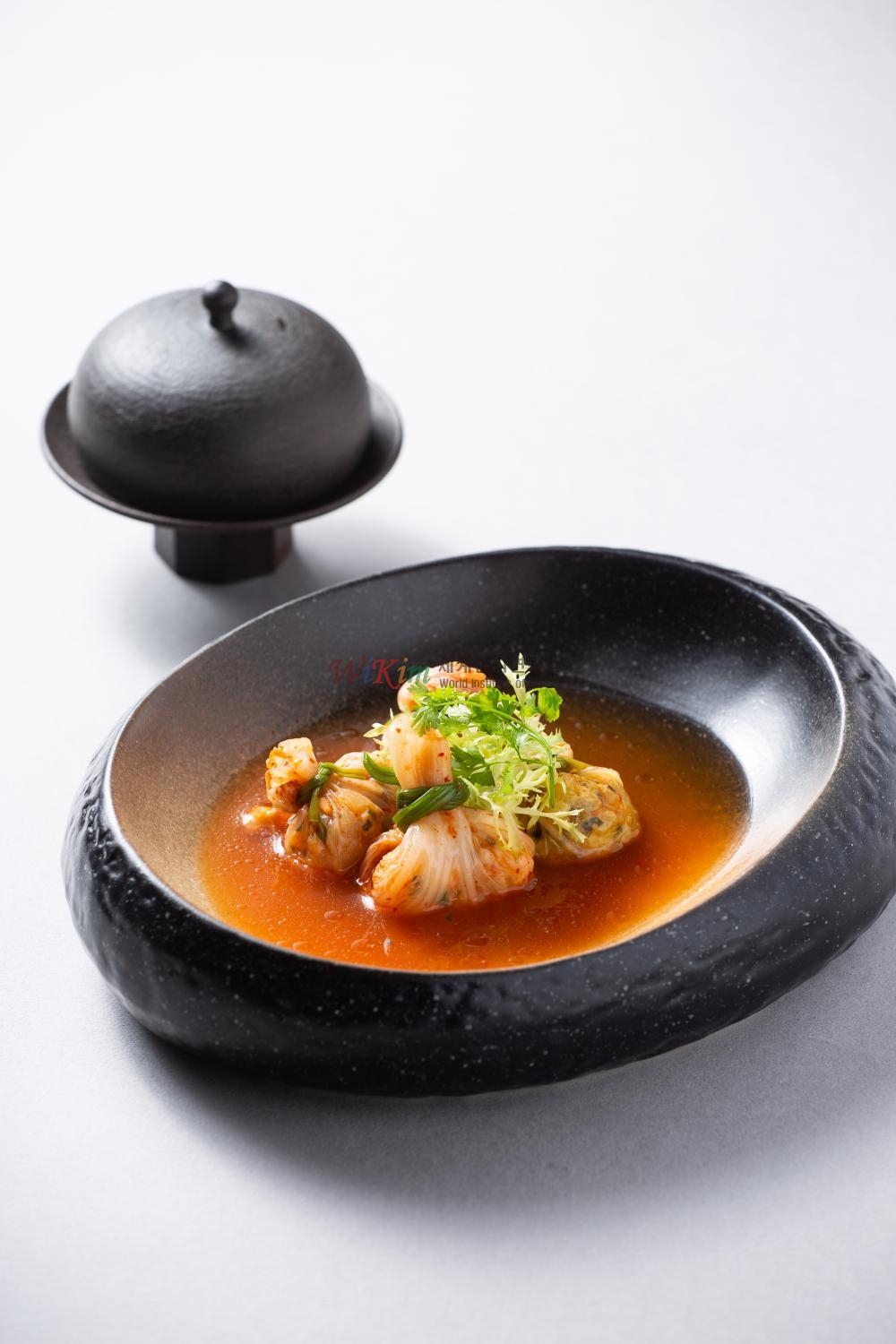 배추김치와 해산물의 운명적인 만남 이미지