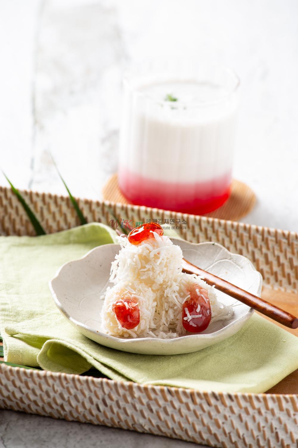 동치미 오미자 수단 & 코코넛 고구마 경단의 대표 이미지입니다.